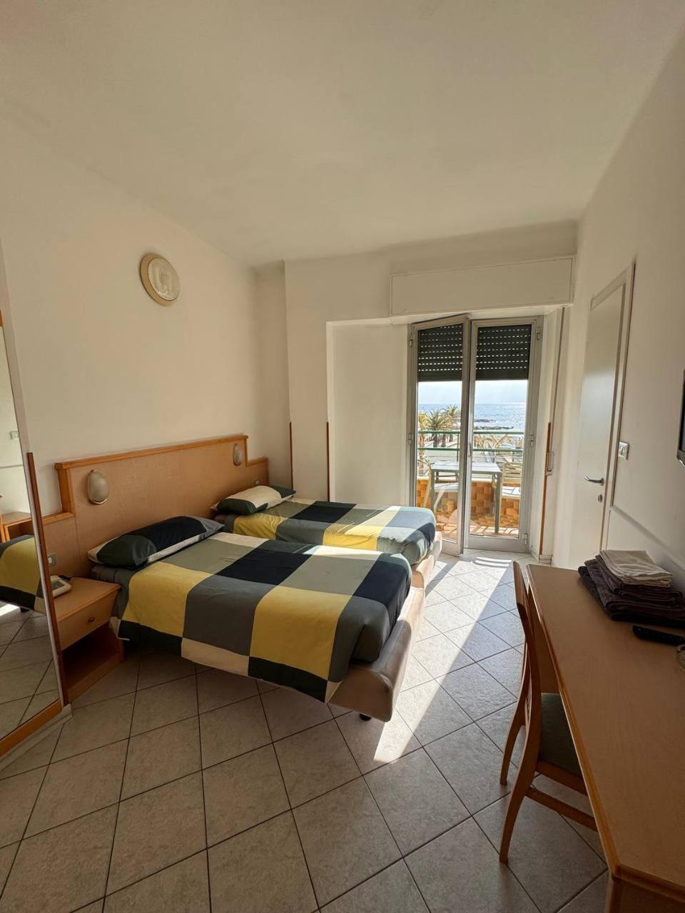 Hotel Ideal Arma di Taggia Exterior foto