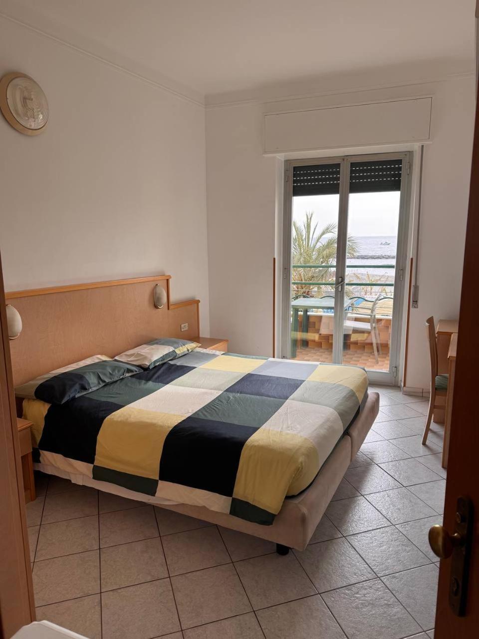 Hotel Ideal Arma di Taggia Exterior foto
