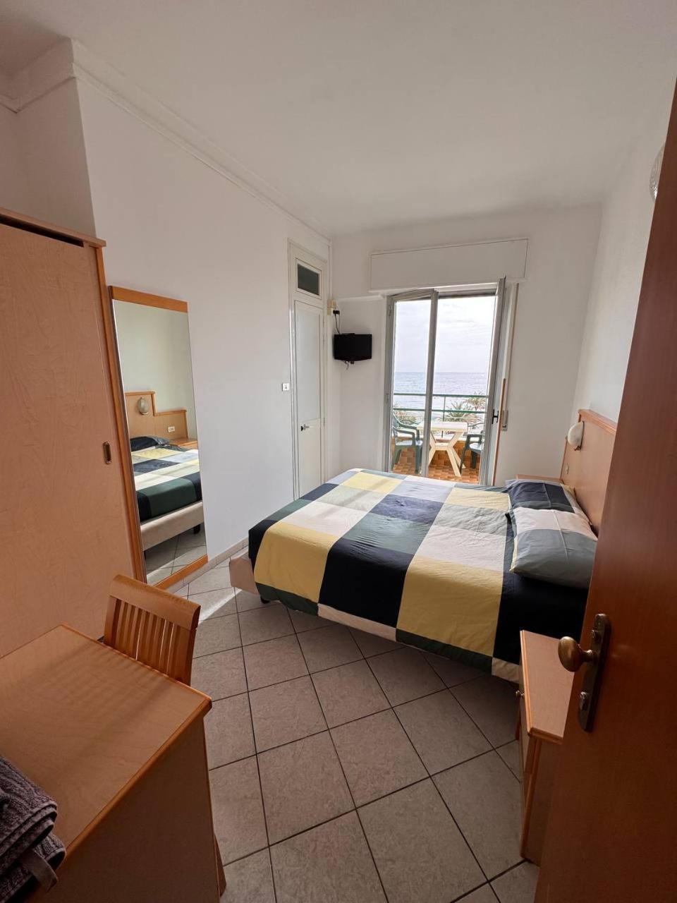 Hotel Ideal Arma di Taggia Exterior foto